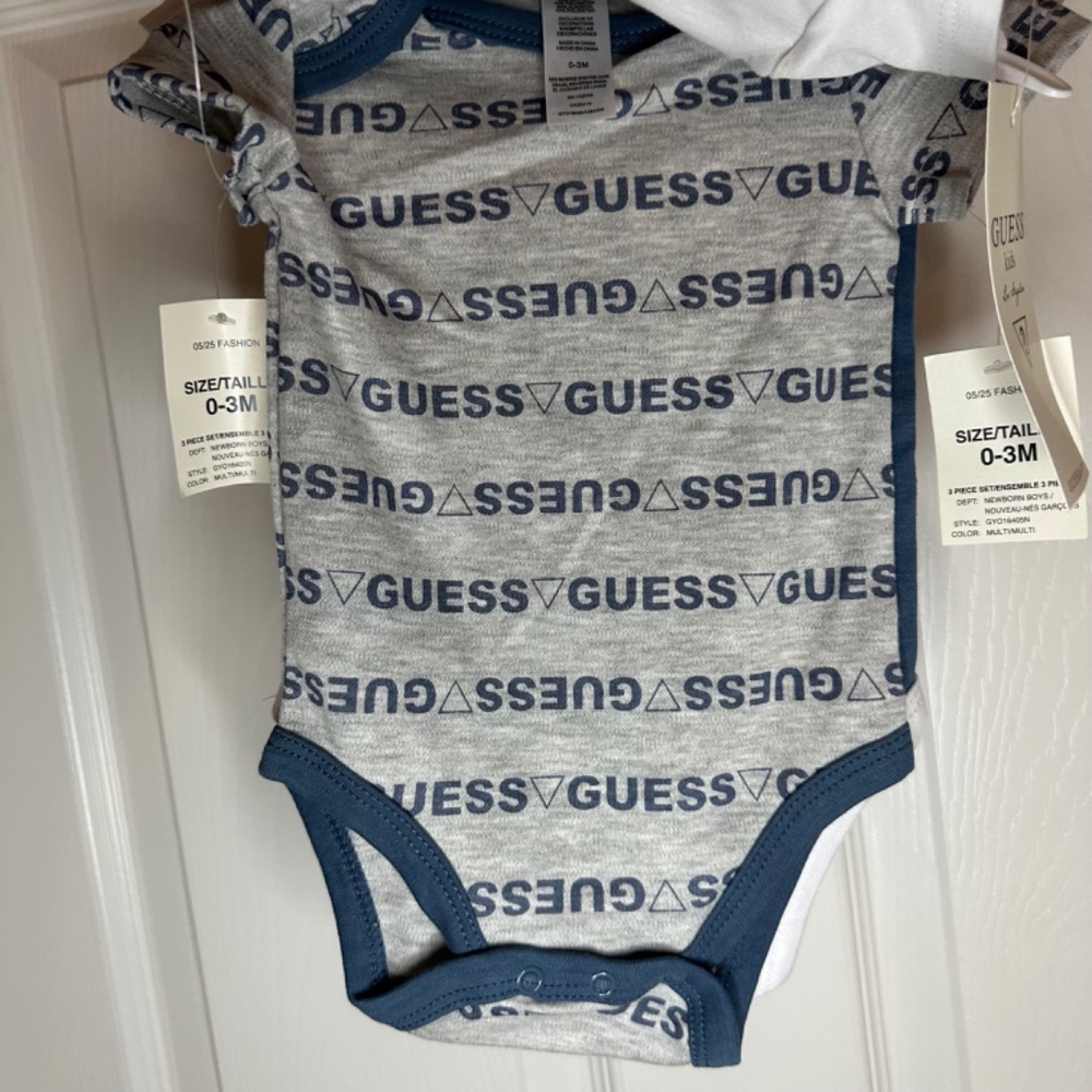 NWT Guess 3 piece bodysuit Infant 0-3 months - Picture 4 of 5